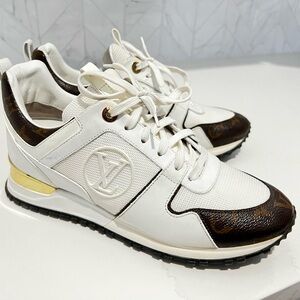Louis Vuitton Run Away Sneakers size 9